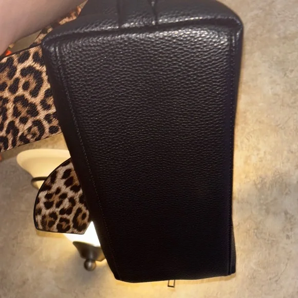 Leopard Bow Black Handbag with Shoulder Strap - Picture 5 of 7